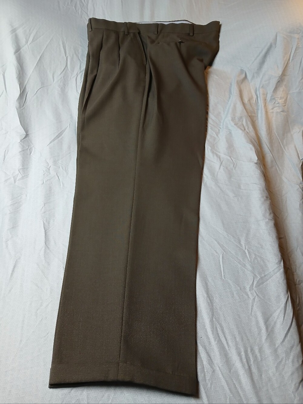 Roundtree & Yorke Easy Care Gray Plaid Pleated Cuffed Dress Pants 44x32